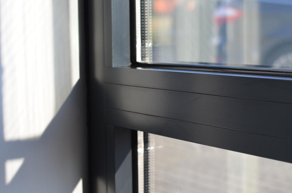 Pose de menuiserie en aluminium